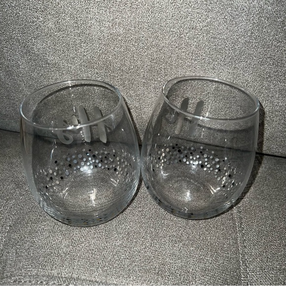 Hers and His wine glass set - Picture 4 of 4